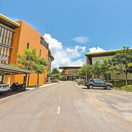 Capital O 90614 Cvia Ummul Hotel Padang Besar Bagian luar foto