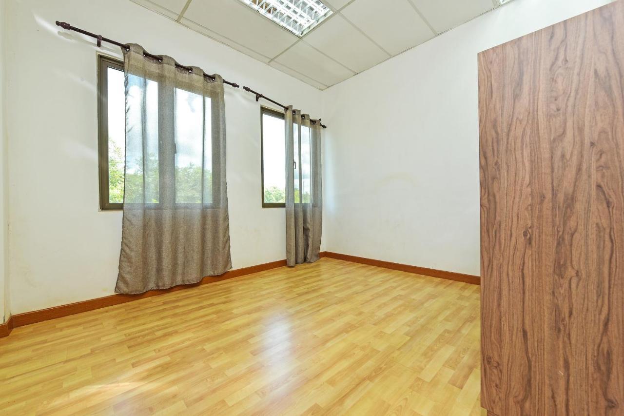 Capital O 90614 Cvia Ummul Hotel Padang Besar Bagian luar foto
