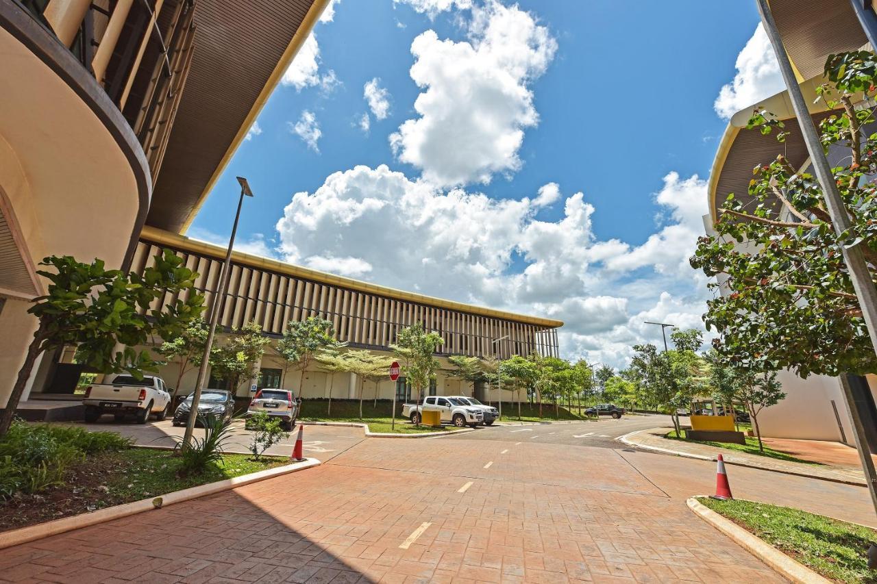 Capital O 90614 Cvia Ummul Hotel Padang Besar Bagian luar foto