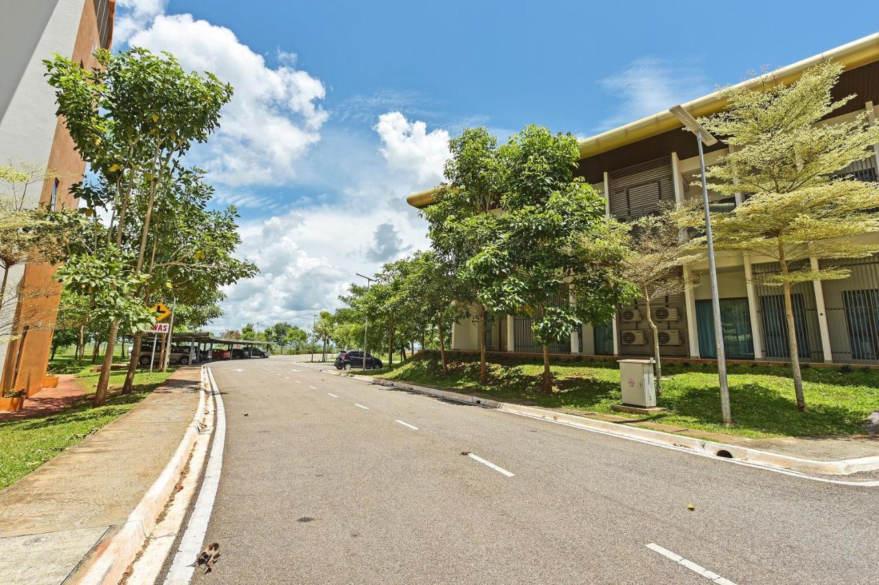 Capital O 90614 Cvia Ummul Hotel Padang Besar Bagian luar foto
