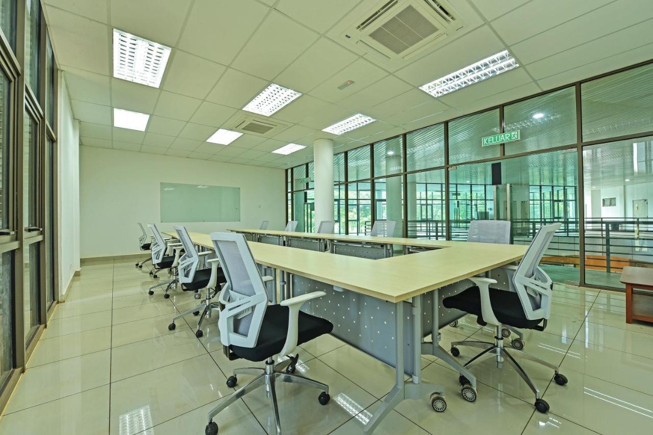 Capital O 90614 Cvia Ummul Hotel Padang Besar Bagian luar foto