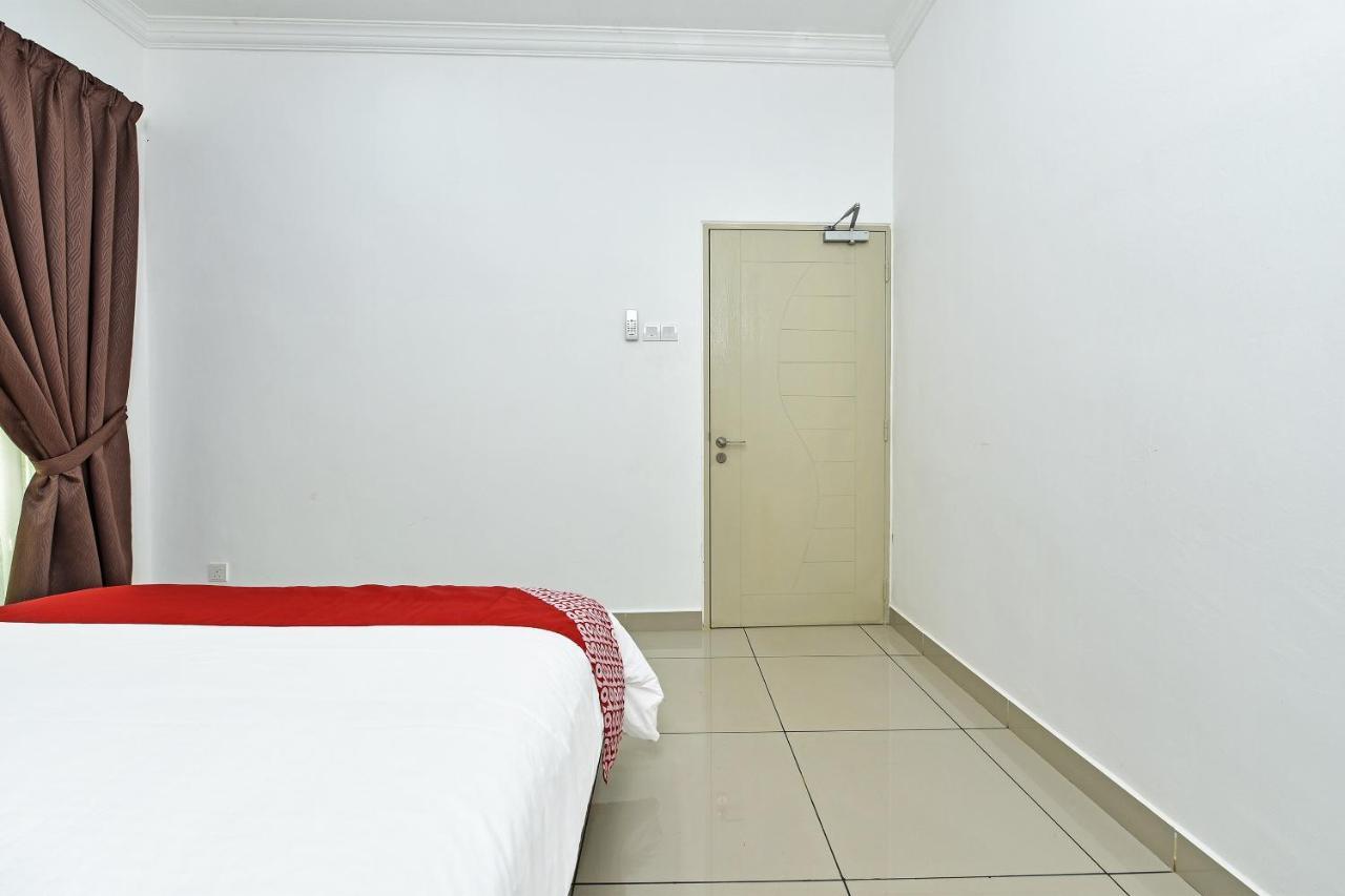 Capital O 90614 Cvia Ummul Hotel Padang Besar Bagian luar foto
