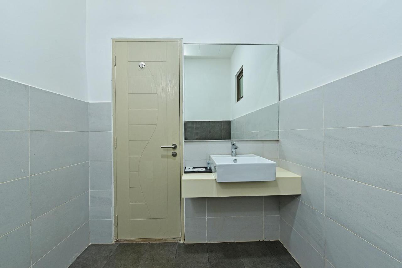 Capital O 90614 Cvia Ummul Hotel Padang Besar Bagian luar foto