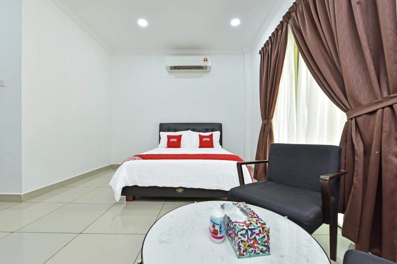 Capital O 90614 Cvia Ummul Hotel Padang Besar Bagian luar foto