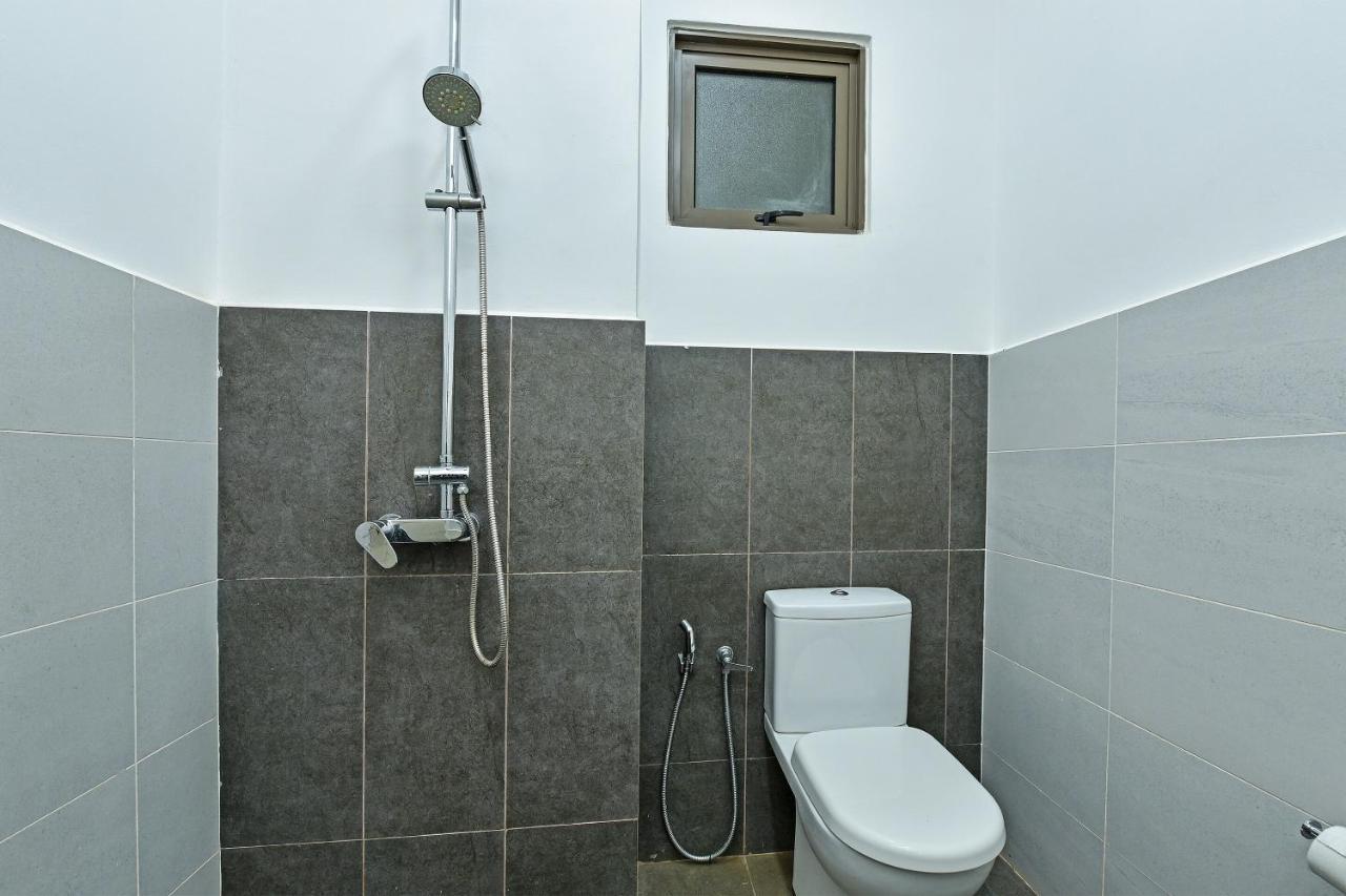 Capital O 90614 Cvia Ummul Hotel Padang Besar Bagian luar foto